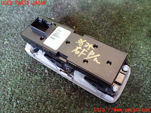 1UPJ-9236356240]ポルシェ・カイエン S(9PAM4801)右前パワーウィンドウスイッチ 中古_2