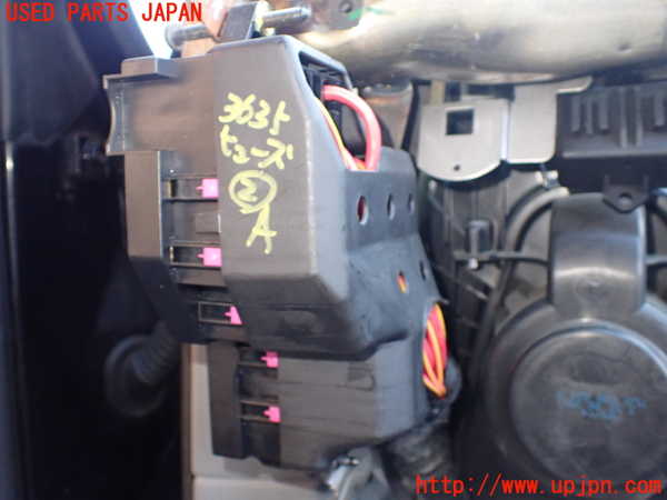 1UPJ-9236356742]ポルシェ・カイエン S(9PAM4801)ヒューズボックス2(室内助手席側) 中古_2