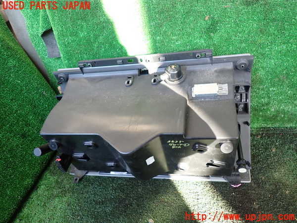 1UPJ-9236357516]ポルシェ・カイエン S(9PAM4801)グローブボックス1 中古_4