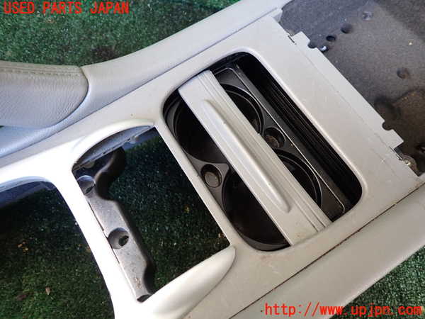 1UPJ-9236357540]ポルシェ・カイエン S(9PAM4801)センターコンソール 中古_2