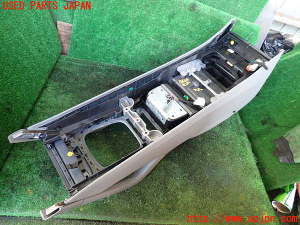 1UPJ-9236357540]ポルシェ・カイエン S(9PAM4801)センターコンソール 中古_5