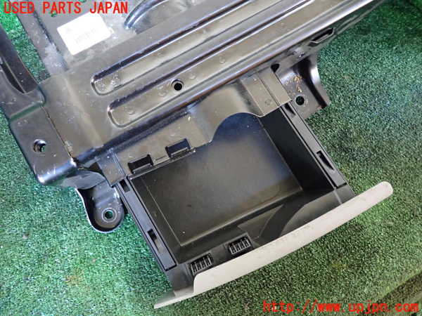 1UPJ-9236357841]ポルシェ・カイエン S(9PAM4801)小物入れ1 中古_2