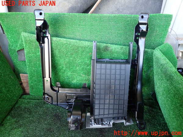 1UPJ-9236357841]ポルシェ・カイエン S(9PAM4801)小物入れ1 中古_3