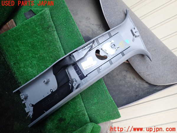 1UPJ-9236357665]ポルシェ・カイエン S(9PAM4801)右センターピラートリム 中古_3