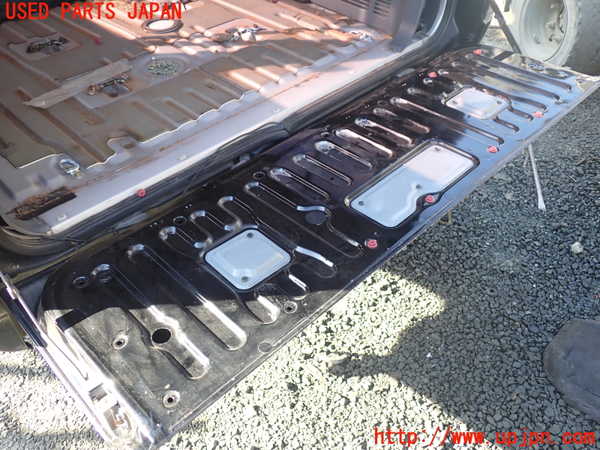 1UPJ-9236361500]ランクル80系(FZJ80G)トランク 中古_4