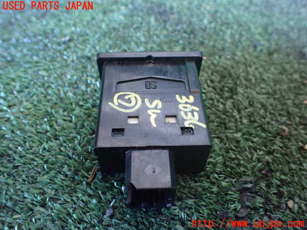 1UPJ-9236366312]ランクル80系(FZJ80G)スイッチ7 中古_2