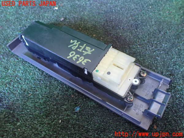 1UPJ-9236366240]ランクル80系(FZJ80G)右前パワーウィンドウスイッチ 中古_3