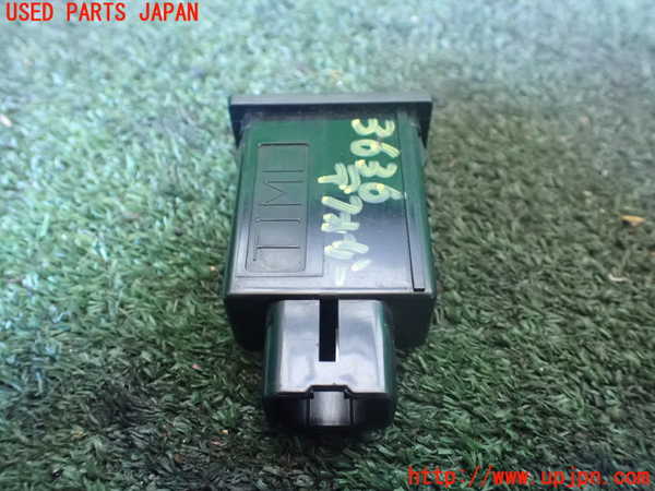 1UPJ-9236366300]ランクル80系(FZJ80G)デフォッガースイッチ 中古_2