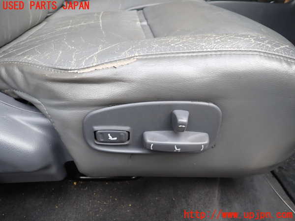 1UPJ-9236367035]ランクル80系(FZJ80G)運転席シート 中古_4