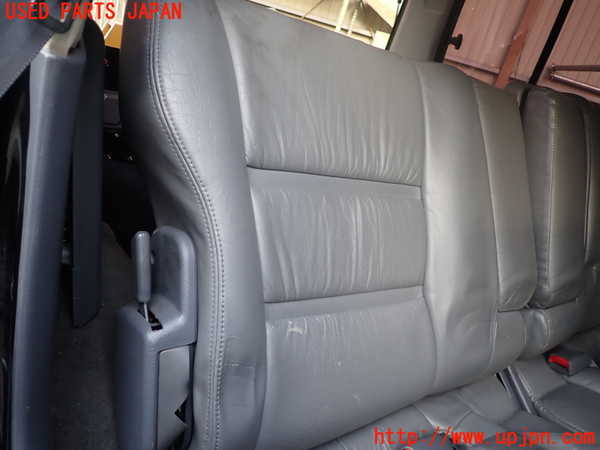 1UPJ-9236367145]ランクル80系(FZJ80G)右2列目シート 中古_2