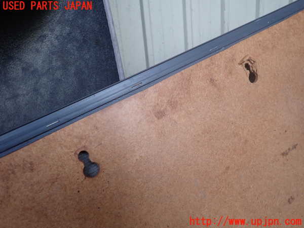 1UPJ-9236361578]ランクル80系(FZJ80G)バックドア内張り 中古_3