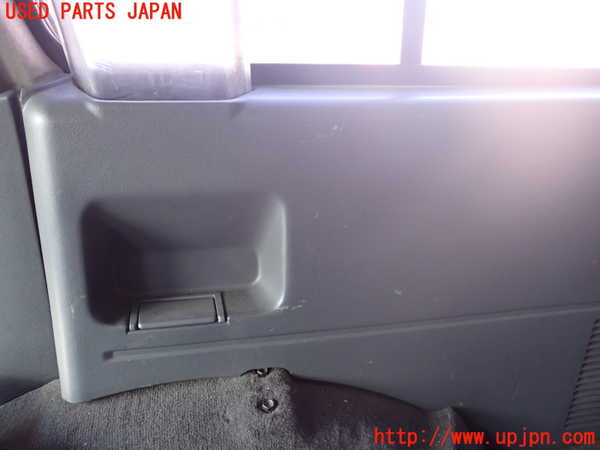 1UPJ-9236367675]ランクル80系(FZJ80G)右リアピラートリム 中古_2