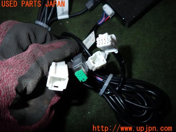 3UPJ=9236370512]セレナ ハイウェイスターV(GFC27)後期 純正 PT100-00501 XH216-00010 通信アダプター 中古_3