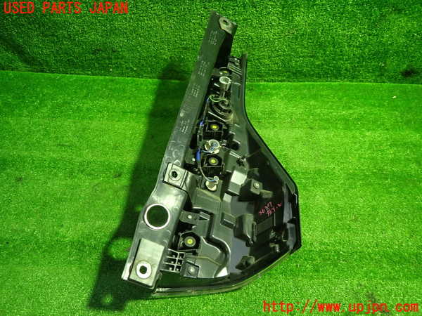 1UPJ-9236371536]セレナ(GFC27)左テールランプ 中古_3