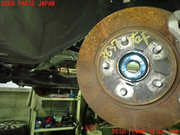 1UPJ-9236374290]セレナ(GFC27)右フロントナックルハブ 中古_3