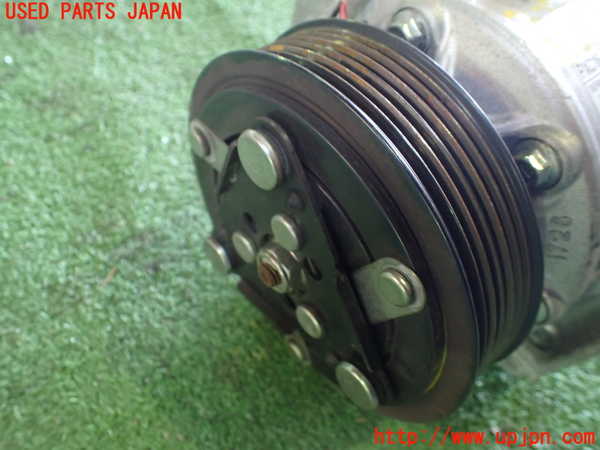 1UPJ-9236376025]セレナ(GFC27)エアコンコンプレッサー 中古_3