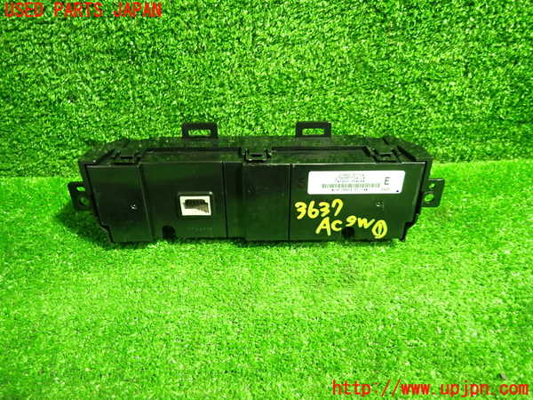 1UPJ-9236376066]セレナ(GFC27)エアコンスイッチ1 中古_3