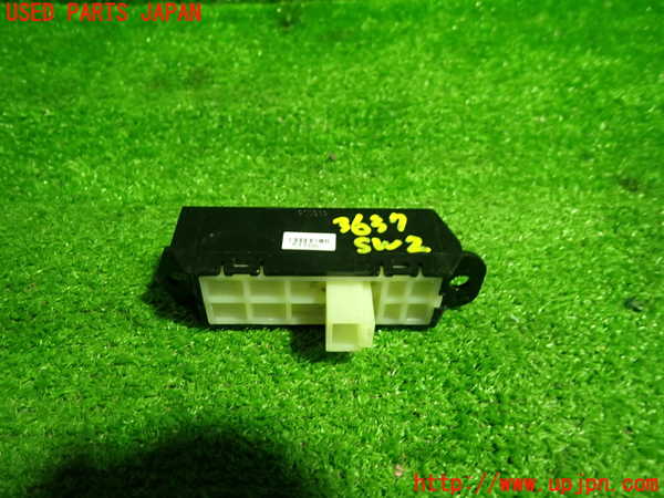 1UPJ-9236376307]セレナ(GFC27)スイッチ2(メーター照度 TRIP RESET) 中古_2