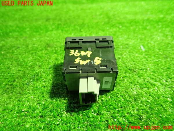 1UPJ-9236376310]セレナ(GFC27)スイッチ5(スライドドア) 中古_2
