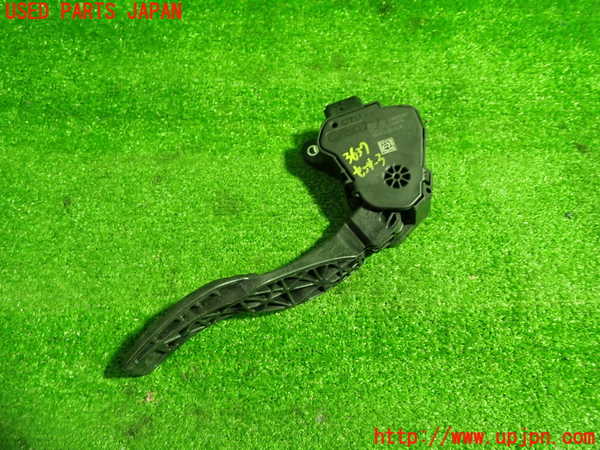 1UPJ-9236376383]セレナ(GFC27)センサー3(アクセルペダル) 中古_3