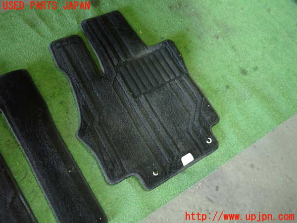 1UPJ-9236377800]セレナ(GFC27)フロアマット 中古_2