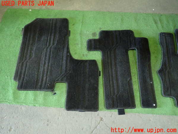 1UPJ-9236377800]セレナ(GFC27)フロアマット 中古_3