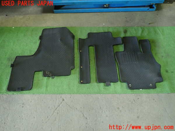 1UPJ-9236377800]セレナ(GFC27)フロアマット 中古_4