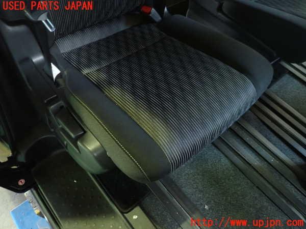 1UPJ-9236377145]セレナ(GFC27)右2列目シート 中古_3