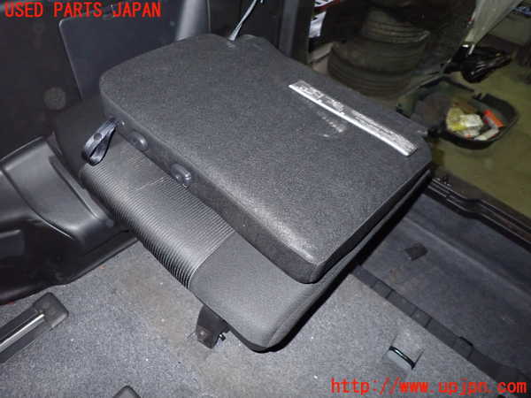 1UPJ-9236377235]セレナ(GFC27)右3列目シート 中古_4
