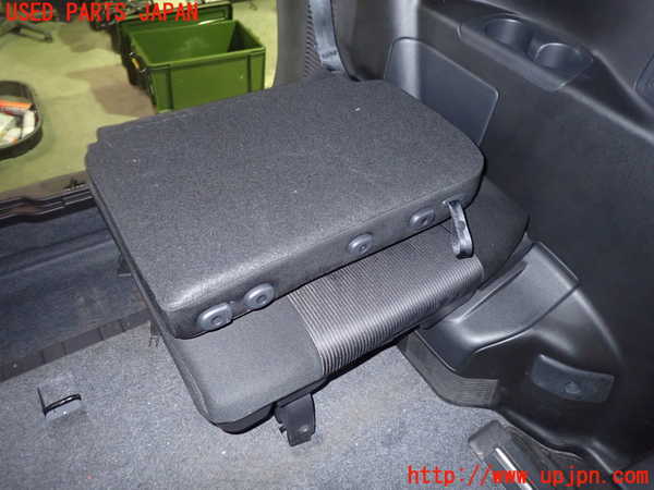 1UPJ-9236377265]セレナ(GFC27)左3列目シート 中古_4
