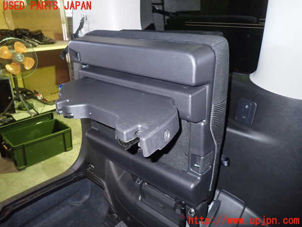 1UPJ-9236377265]セレナ(GFC27)左3列目シート 中古_5