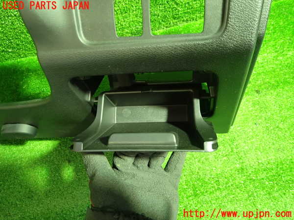 1UPJ-9236377842]セレナ(GFC27)小物入れ2 中古_4