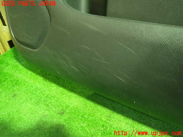 1UPJ-9236371234]セレナ(GFC27)右前ドア内張り 中古_3