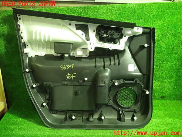 1UPJ-9236371234]セレナ(GFC27)右前ドア内張り 中古_4