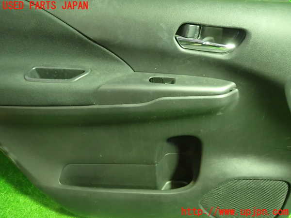 1UPJ-9236371264]セレナ(GFC27)左前ドア内張り 中古_2