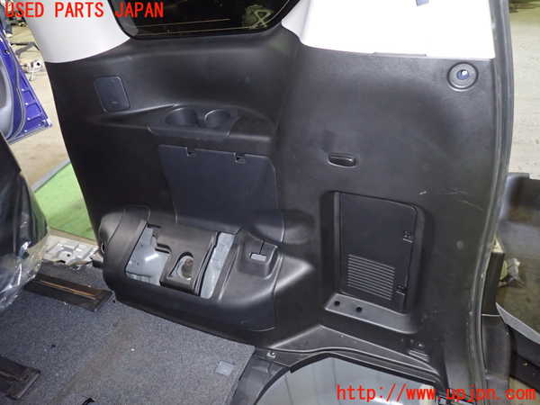 1UPJ-9236377675]セレナ(GFC27)右リアピラートリム 中古_2