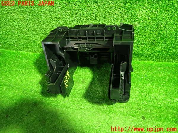 1UPJ-9236377810]セレナ(GFC27)ドリンクホルダー 中古_3