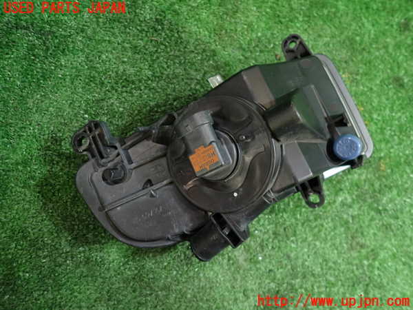 1UPJ-9236381180]アウディ・S4 アバント(8KCGWF)右フォグ 中古_3