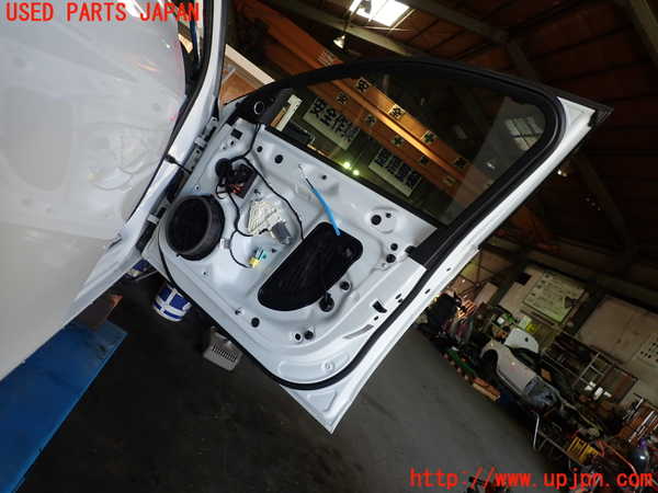 1UPJ-9236381230]アウディ・S4 アバント(8KCGWF)右前ドア 中古 PILKINGTON M3250 43R-001605_4