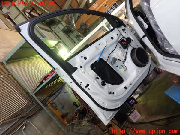 1UPJ-9236381260]アウディ・S4 アバント(8KCGWF)左前ドア 中古 PILKINGTON M3250 43R-001605_4