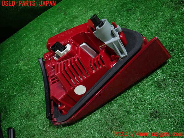 1UPJ-9236381550]アウディ・S4 アバント(8KCGWF)右リアフィニッシャー 中古_3