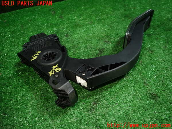 1UPJ-9236386381]アウディ・S4 アバント(8KCGWF)センサー1(アクセルペダル) 中古_3