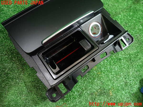 1UPJ-9236387821]アウディ・S4 アバント(8KCGWF)灰皿1 中古_2