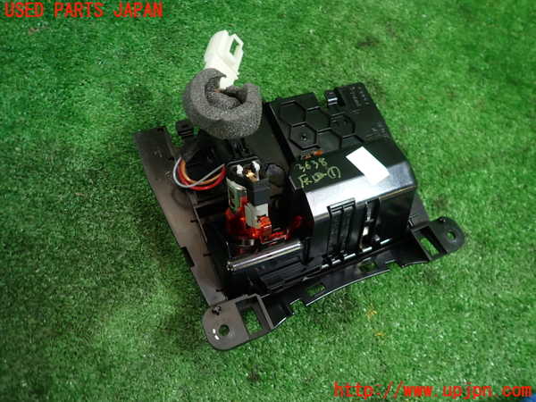 1UPJ-9236387821]アウディ・S4 アバント(8KCGWF)灰皿1 中古_3