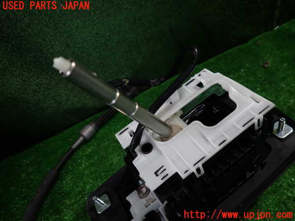 1UPJ-9236387555]アウディ・S4 アバント(8KCGWF)ATシフトレバー 中古_3