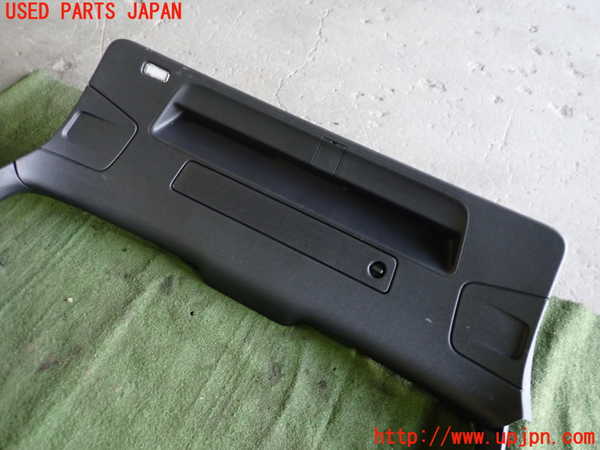 1UPJ-9236381578]アウディ・S4 アバント(8KCGWF)バックドア内張り 中古_2