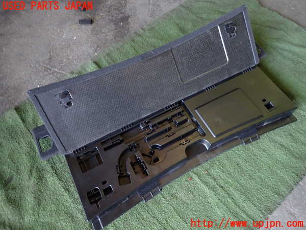 1UPJ-9236387772]アウディ・S4 アバント(8KCGWF)ラゲッジトレイ2 中古_3