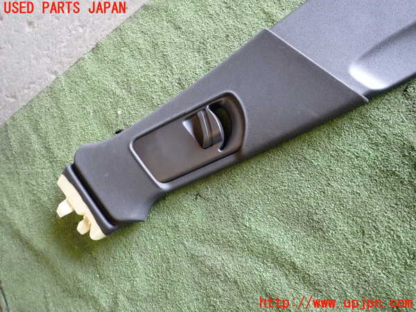 1UPJ-9236387665]アウディ・S4 アバント(8KCGWF)右センターピラートリム 中古_2