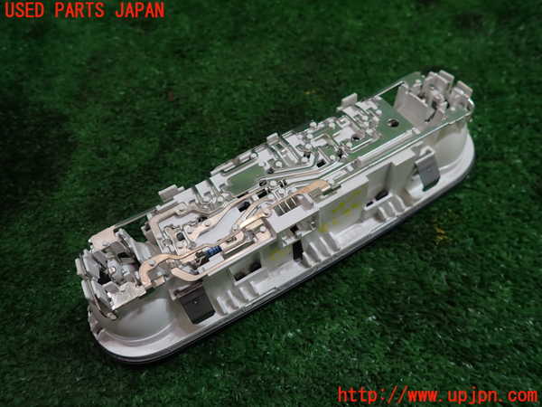 1UPJ-9236386412]アウディ・S4 アバント(8KCGWF)ルームランプ2(2列目真中) 中古_2