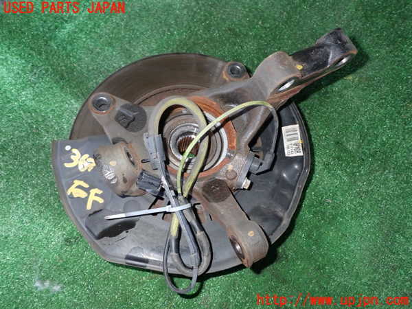 1UPJ-9236394290]ノア(ヴォクシー)(ZRR80W)右フロントナックルハブ 中古_2